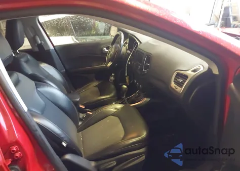 2018 Jeep Compass Latitude 4X4 from USA, damaged, VIN 3C4NJDBB2JT192566